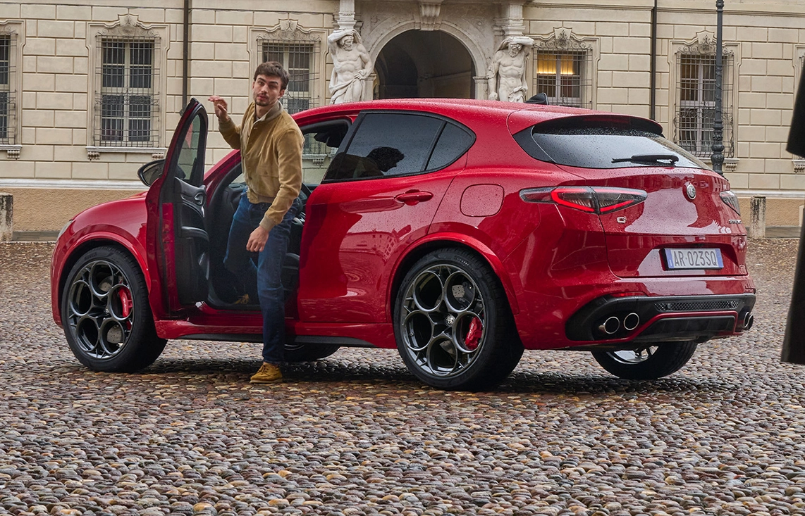 Banniere Alfa Romeo Stelvio Quadrifoglio