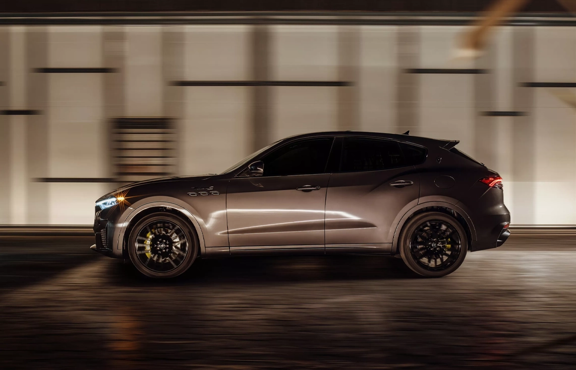 Banniere Maserati Levante