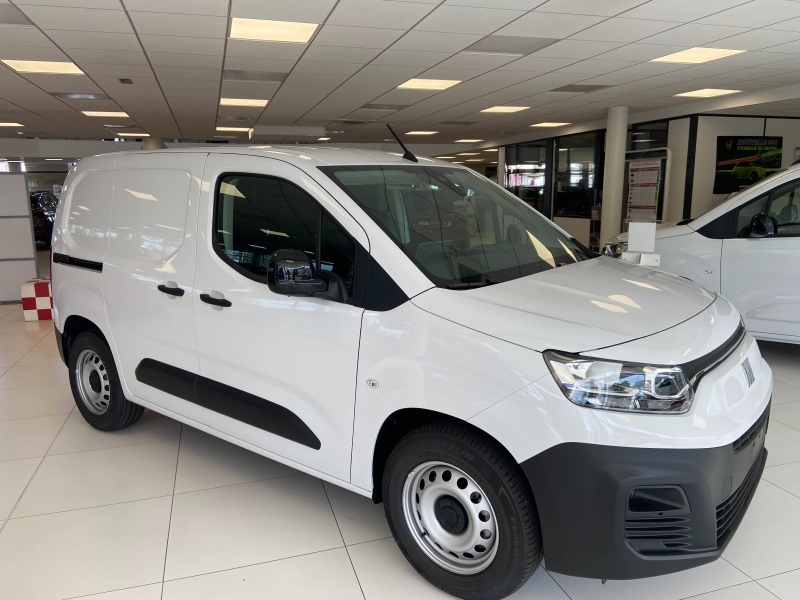 Photo FIAT Doblo Fg M 800kg Electrique 136ch Batterie 50 kWh Cabine Moduwork 3 places Pro Lounge Connect